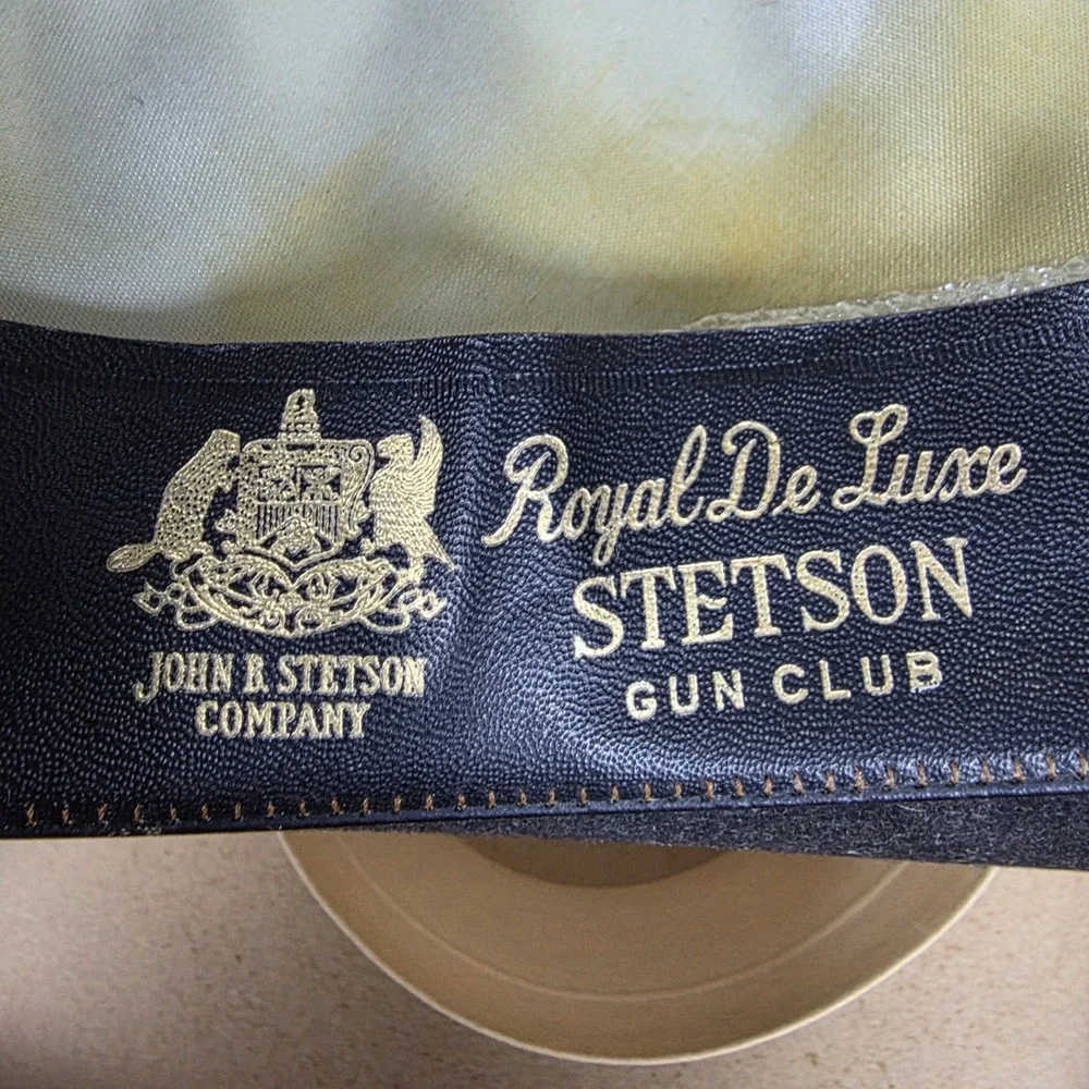 Stetson Fedora Mens 7 3/8 Dark Grey Royal De Luxe Gun Club Felt Feather Hat Box‎